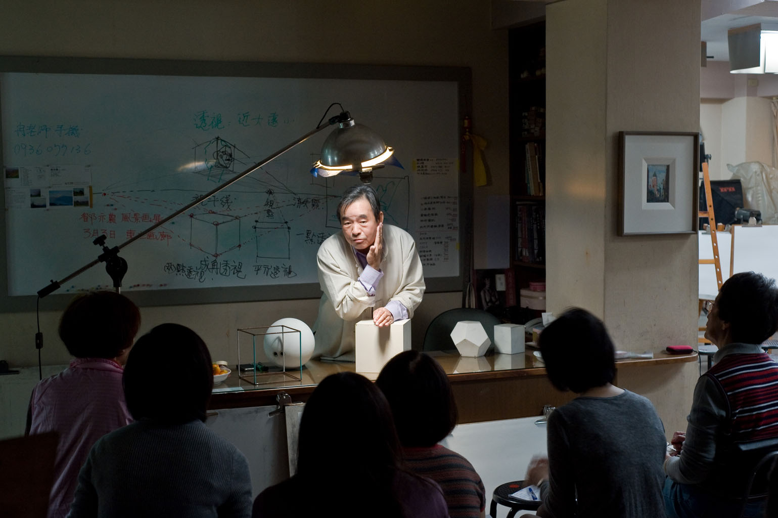 Yim Mau-Kun teaching at Twin Bridge Art Studio in Taipei, 2012